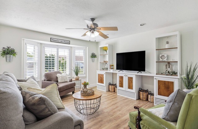 Charming Utah Getaway w/Fire Pit & Furnished Deck