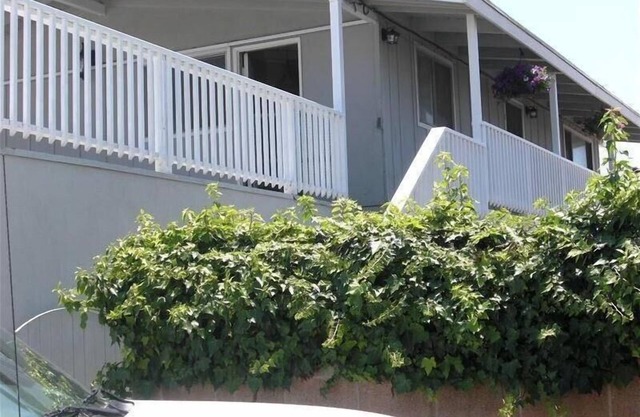 Charming Ventura Beach Rental, Steps to the Beach, Large Deck