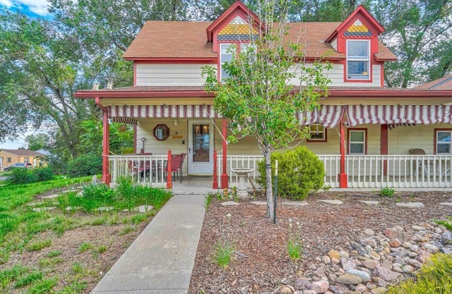 Charming Victorian Haven, Near Garden of the Gods