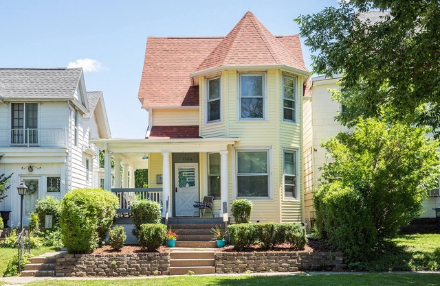 Charming Victorian 2 min downtown, close to Palmer