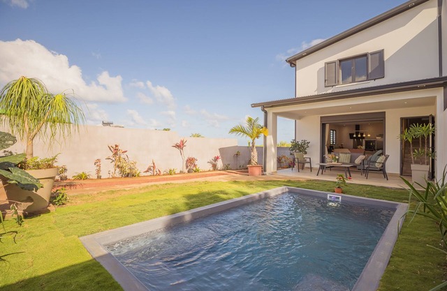 Charming villa between sea and mountains, ideal for friends or family