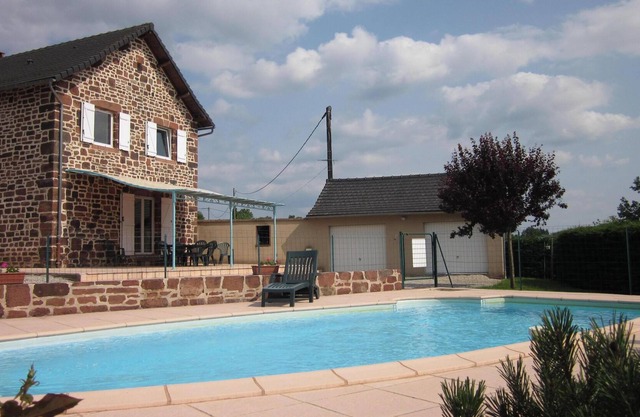 Charming villa with private heated pool, near Lot and Dordogne