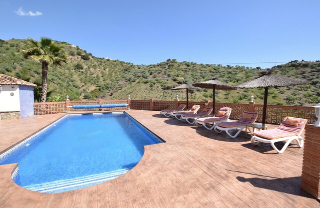 Charming villa with pool close to Arenas