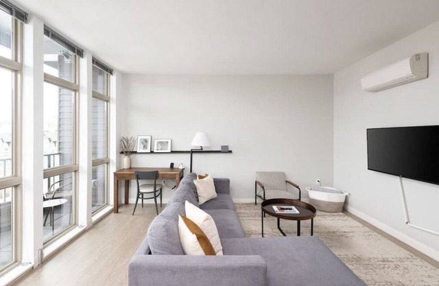 Charming Walker's Point Apt with Balcony