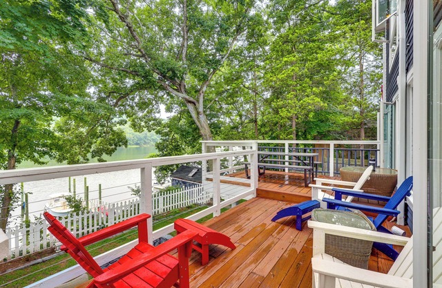 Charming Waterford Home w/Dock on Niantic River!