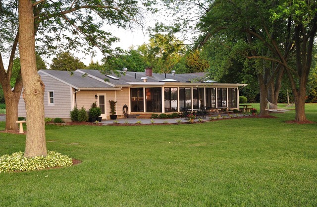Charming Waterfront Cottage Outside St. Michaels Close to the Oaks