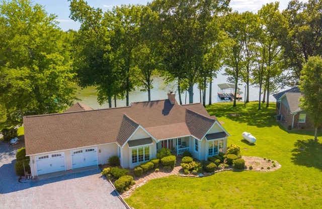 Charming Waterfront house*Dock*Main Channel*Kayaks*Gentle Slope