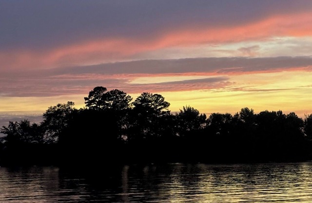 Chasing Dreams Cottage located on Beautiful Weiss Lake