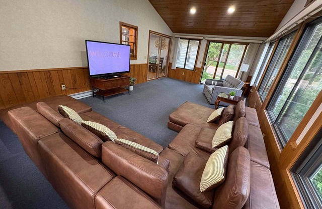 Chaska Retreat with Home Theater Near Ren Fest, and Many Other Attractions