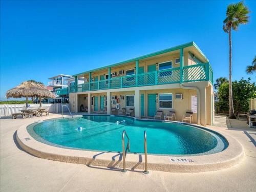Chateau 1E - On the Beautiful Belleair Beach