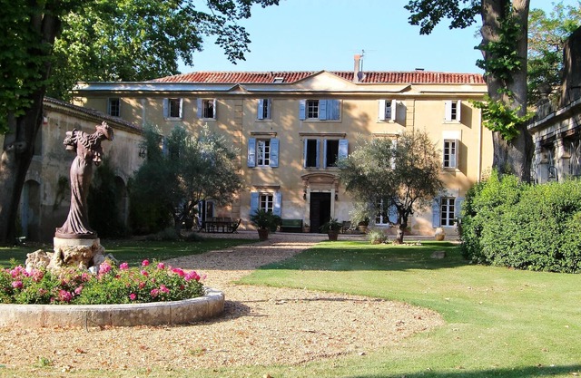 Chateau Rieutort - 18th century wine estate with 7 gites and 5 rooms B & B