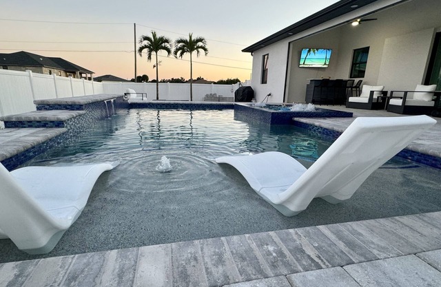 Check Dreams Retreat: Heated Saltwater Pool/Hot Tub & Putt Putt Golf