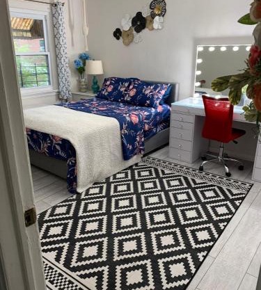 Cheerful 2 BED ROOMS Apartment in heart of Queens
