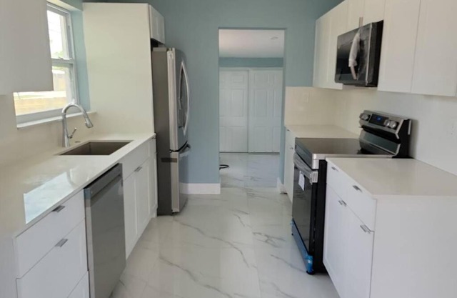 Cheerful 2 Bedroom Lakehouse Home Woffice Space