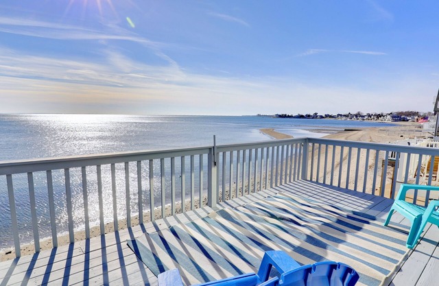 Cheerful 3 Bedroom Beach Front Cottage with Fireplace