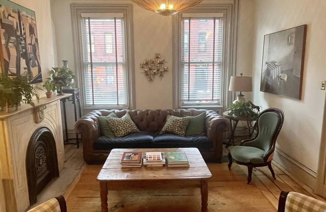 Cheerful 3- bedroom townhouse with private garden