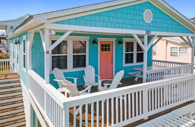 Cheerful 3BR/2BA - just steps to the beach!