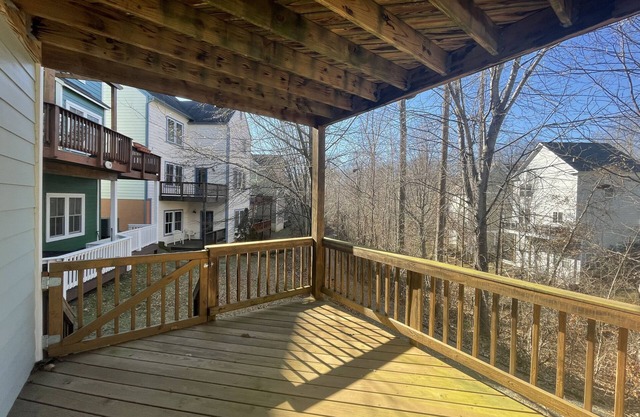 Cheerful 4-bedroom Home, Walking Distance from UVA