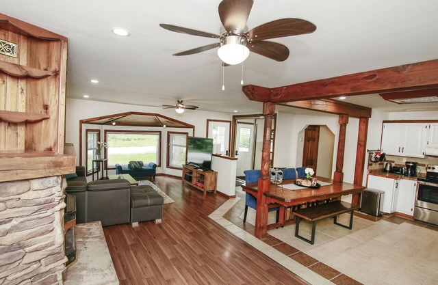 Cheerful 4-bedroom cottage in nature setting