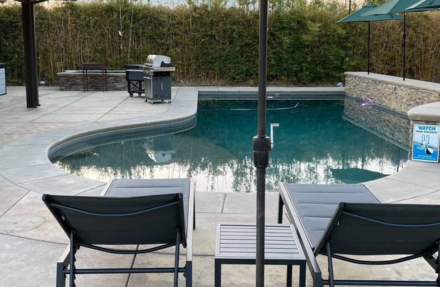 Cheerful 4-bedroom home with pool