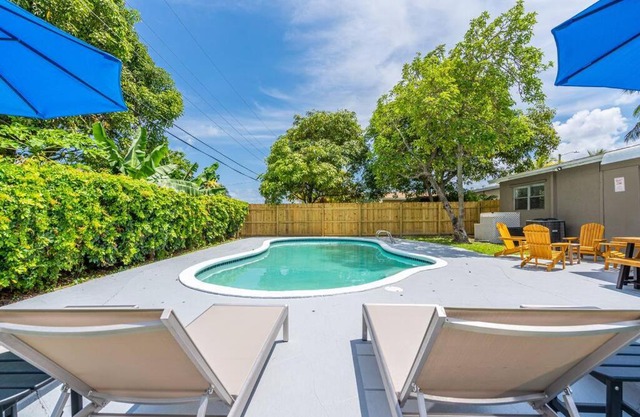 Cheerful 4 BRs house with Pool, 10 mins to Ocean