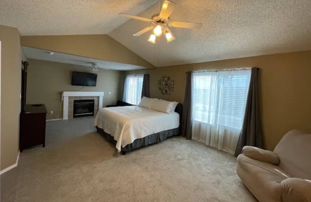 Cheerful 5-bedroom Colorado Mountain View home