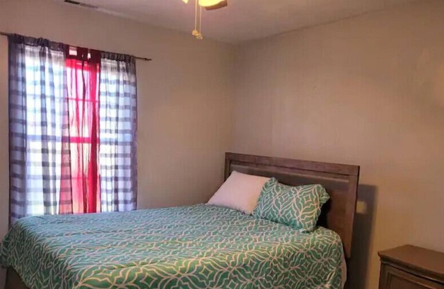 Cheerful 5 bedroom house centrally located.