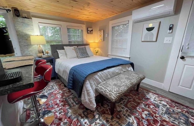 Cheerful Cottage Close to Everything 13