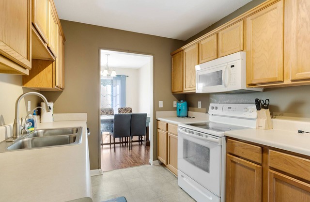 Cheerful Cozy Home in Heart of Greenville