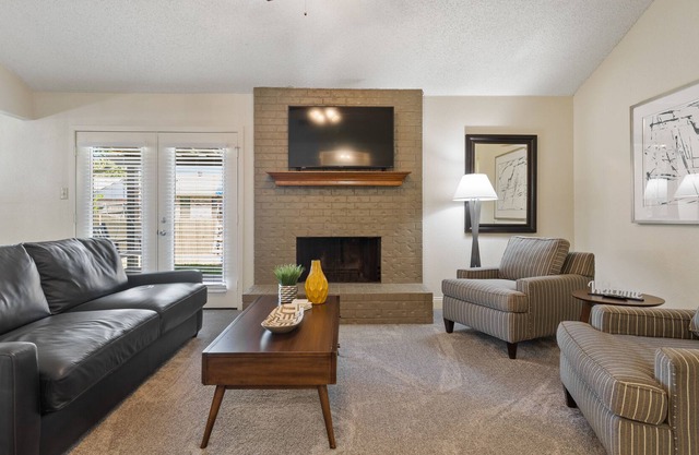 Cheerful Home - Great location!