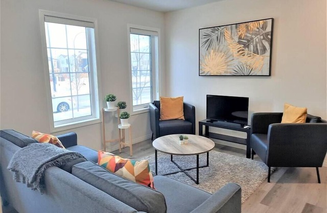 Cheerful Three bedroom Home by Park