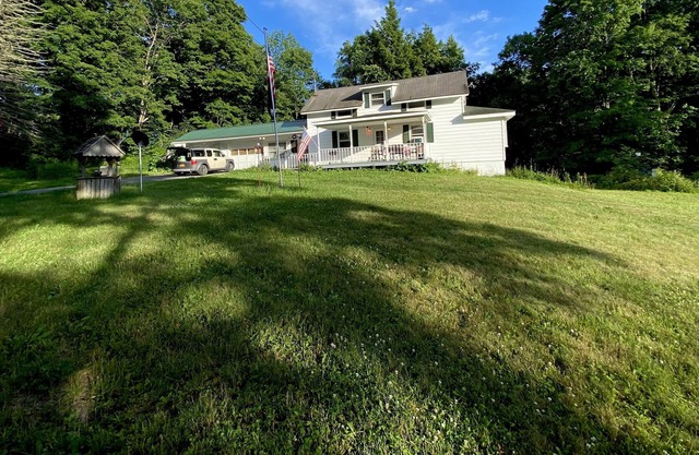 Cheerful two bedroom Farmhouse