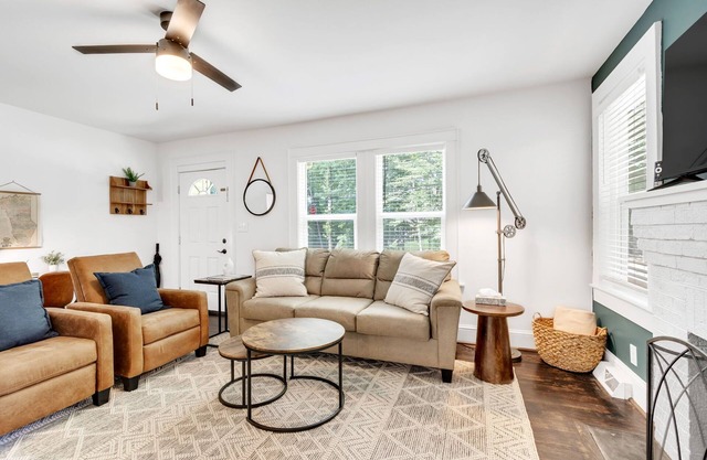 Cherrydale 2BR/2Ba Minutes to City & Nature