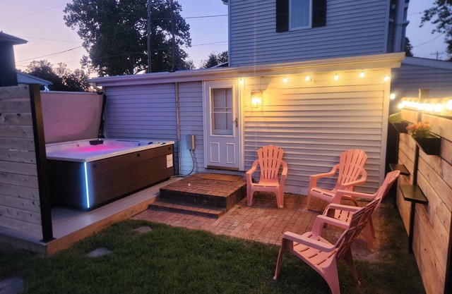 Chesapeake Retreat with hot tub. Charming 2 Bed, 1 Bath Home in Chesapeake City