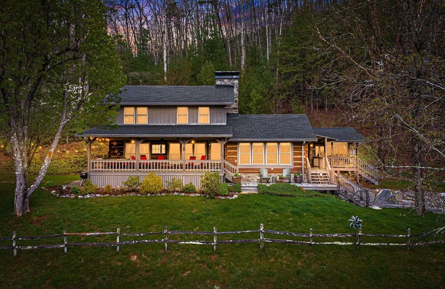 Chestnut House: private luxury log cabin with mountain views, trout stream, WiFi