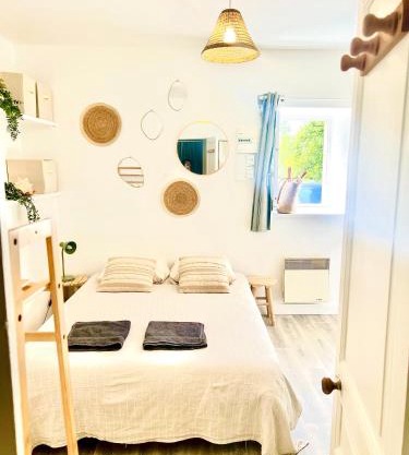 Chez gaillard petit studio sans cuisine entièrement rénové au calme