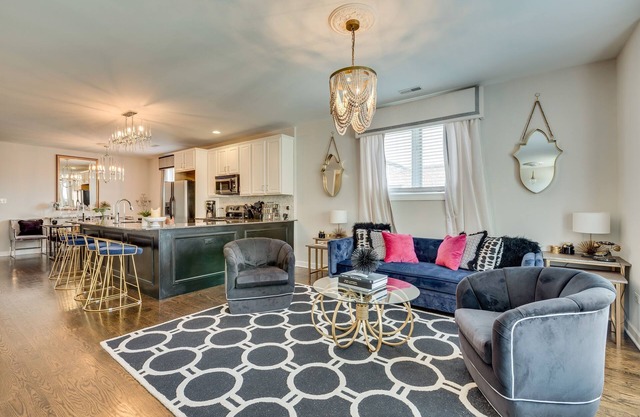 Chi-Town Chill - Get Anywhere in the City from This Perfectly Located Duplex by AllSet Turnover