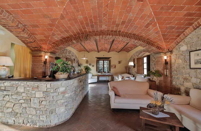 CHIANTIGAIO - Fourteen Bedroom Villa, Sleeps 28