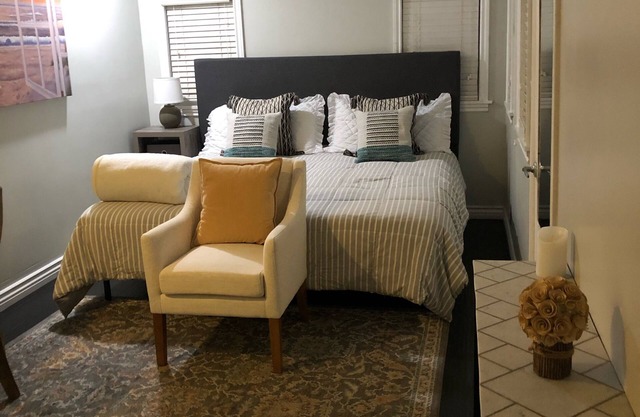 Chic 1Bedroom/bathroom with Private Entrance in Altadena/Share Home.