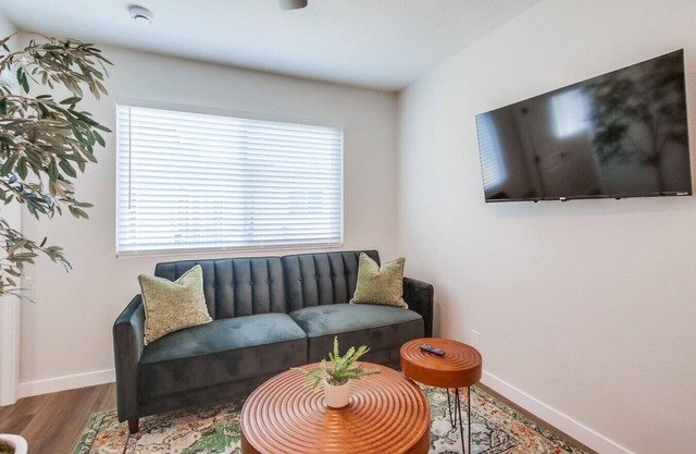 Chic 1BR/1BA– Near Downtown SD