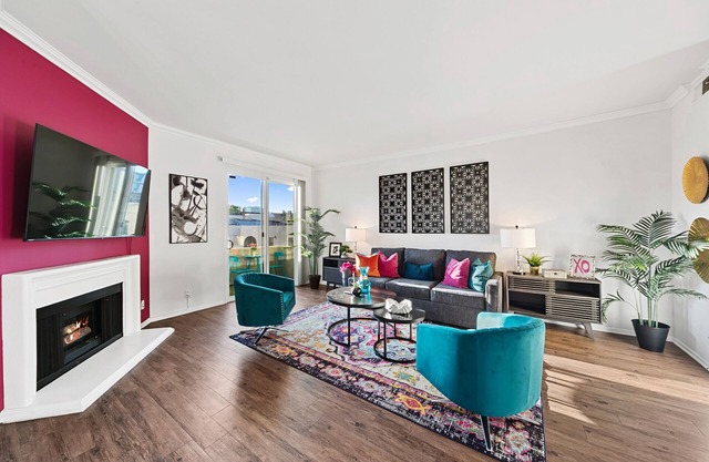 Chic 2-BD with AC, fitness room, WiFi in fantastic Beverly Hills