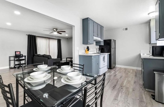 Chic 2-Bed Oasis Sleeps 6! Minutes From Strip!