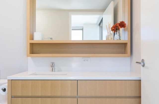 Chic 2-bedroom condo with resort-like amenities in awesome Honolulu