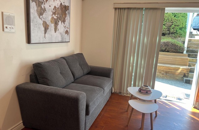 Chic 2BR Suite Vancouver West Downtown