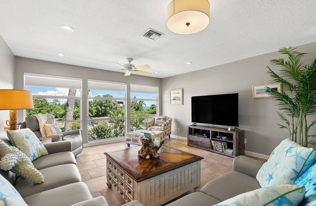 Chic 2BR Waterfront Condo | Pool & Views