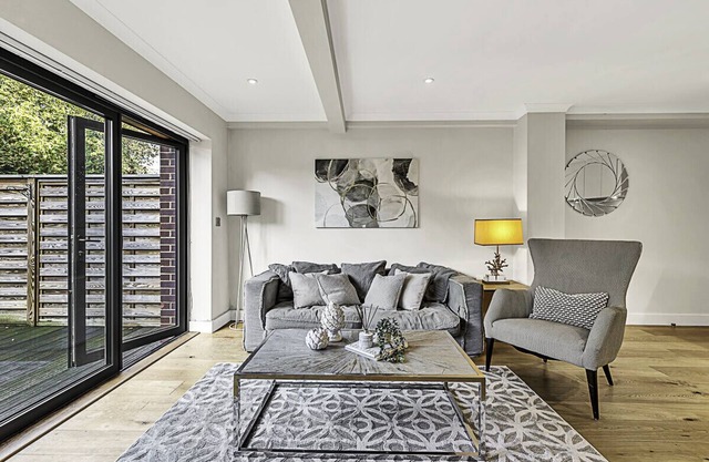Chic and Contemporary Retreat in Brentford