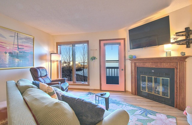 Chic and Modern Beach Front Condo with Lake Views