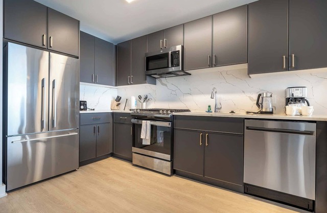Chic Apt with Indoor Pool & Gym
