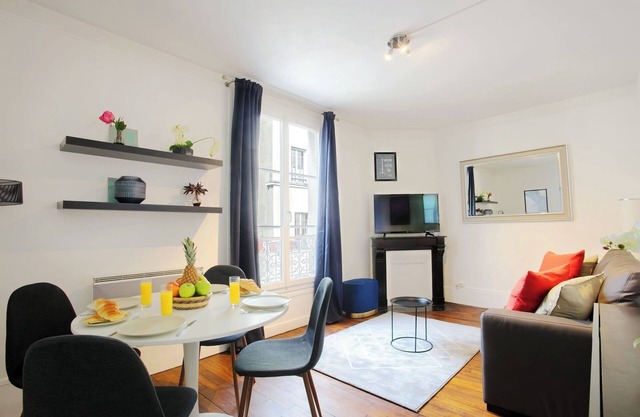 Chic Bastille 1BR Flat - Paris Republique Area