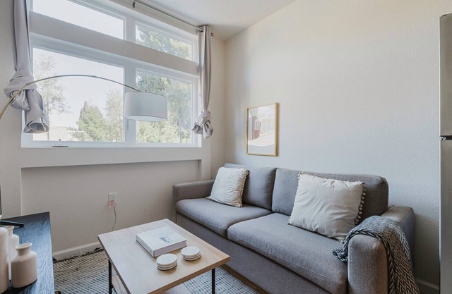 Chic Berkeley 1BR w/W/D, near Uni, Dining & Bakeries, by Blueground